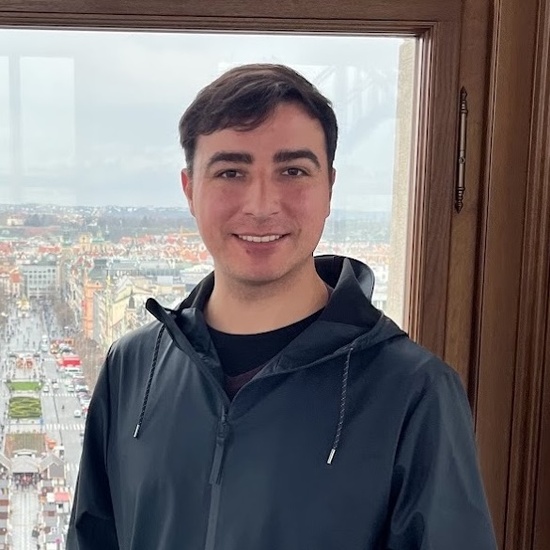 Color profile picture of Rodrigo Carvajal with a city street as a background